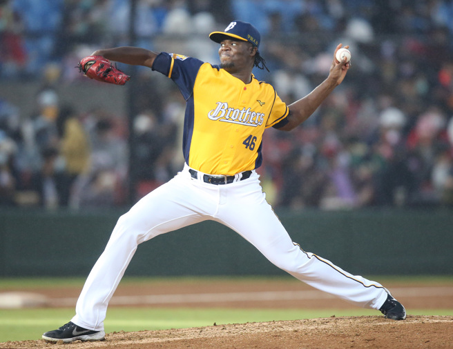 中信兄弟德保拉。（范扬光摄）