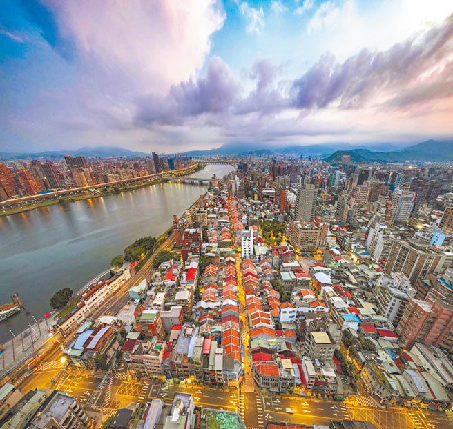 台北巿大同區「大承」原址，為老牌的中和紡織總部大樓都更，可俯瞰大稻埕全貌。（甲桂林提供）