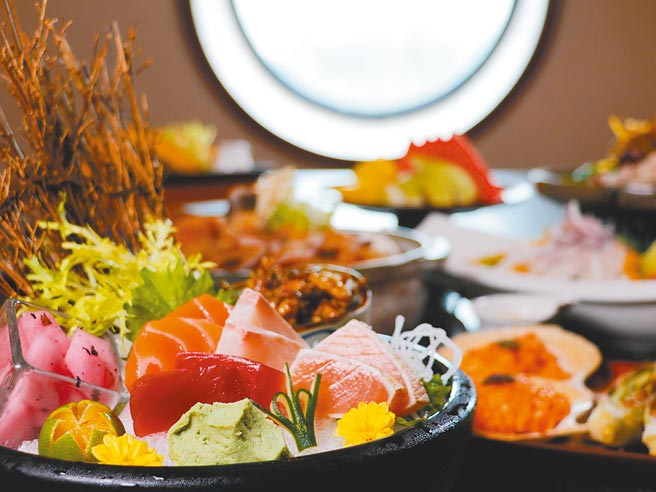 麗寶福容店順園日料餐廳也推出外帶優惠價。（福容大飯店提供）