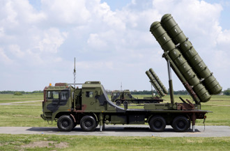 塞爾維亞大秀中國防空導彈 同場展示法俄軍火表態平衡外交政策