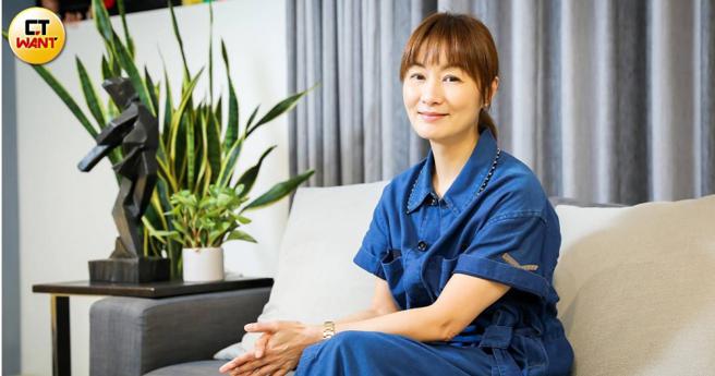 郑家榆出自传散文回顾前半生。（图／侯世骏摄）