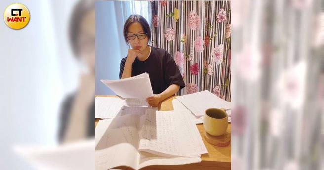 写书被郑家榆形容像是个排毒的过程。（图／侯世骏摄）