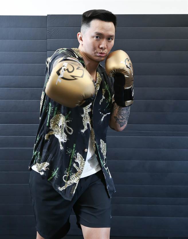 黃育仁在因為格鬥才有機會與愛妻劉雨柔相遇。 （陳俊吉攝）