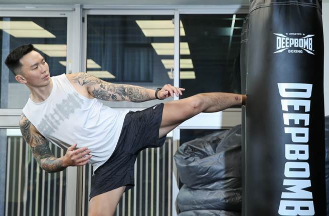 黃育仁目前與朋友合開工作室教課，生活漸漸上了軌道。 （陳俊吉攝）