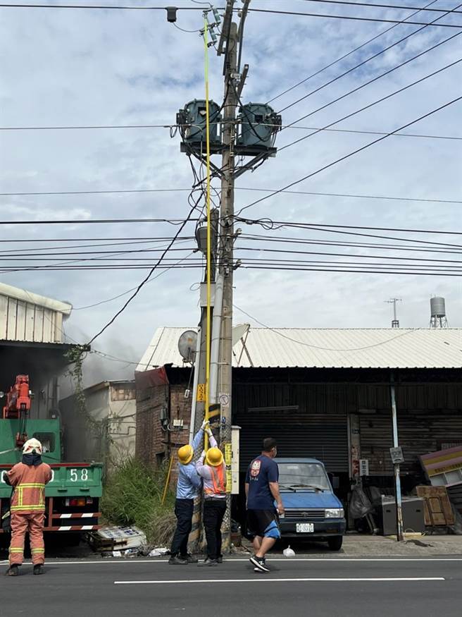 彰化市線東路工廠倉庫火警。（彰化踢爆網提供／吳敏菁彰化傳真）