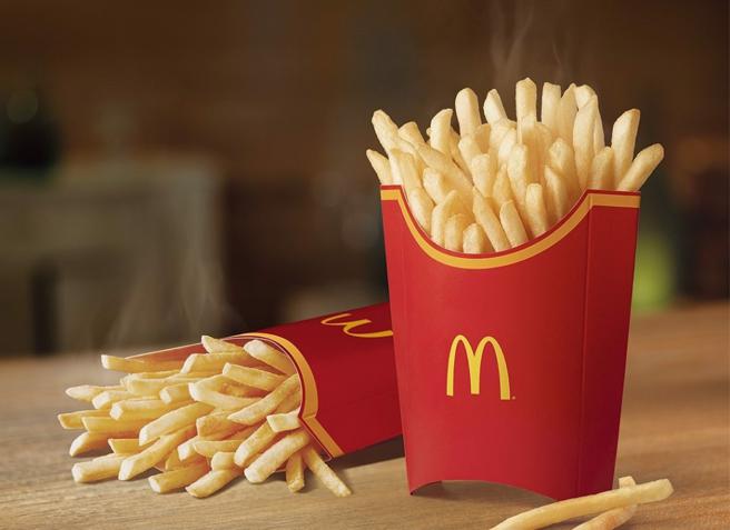 麥當勞、肯德基、漢堡王等速食店紛紛推出優惠。(圖/翻攝自麥當勞臉書)
