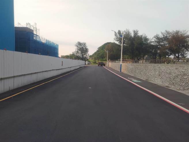 基隆和平島平一路已完成道路拓寬與柏油重新鋪設。基隆市政府提供／陳敬哲基隆傳真）
