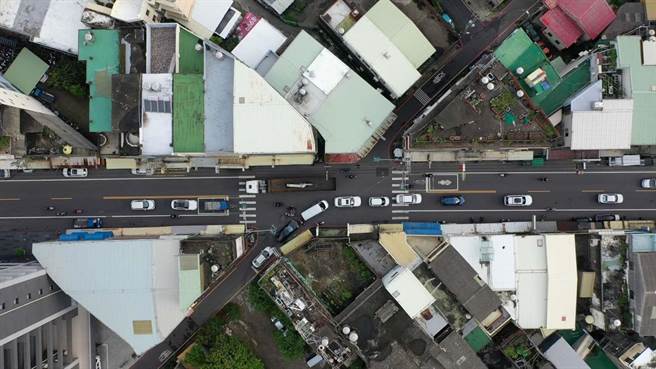 新竹市公道三新辟道路将在5月底正式通车，因应车流移转延平路沿线，市府特改造延平路沿线号志。（新竹市政府提供／陈育贤新竹传真）