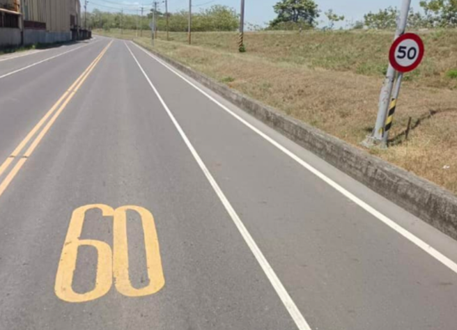 道路速限标志与标线不同要看哪？(图/翻摄自「爆废公社公开板」)
