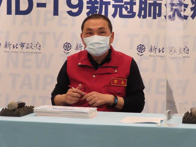 居隔转型中央迟不核定 侯友宜重话：居隔系统当机反映两周都未改善。（叶德正摄）