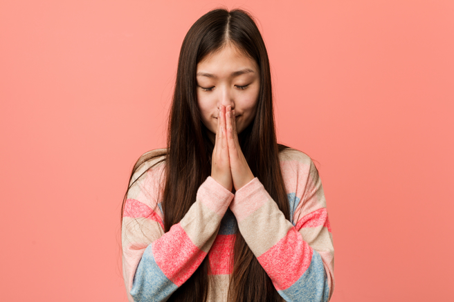 星座运势网站公布12星座女的理想型，巨蟹座想当小女人，偏爱霸道总裁，天秤座唯爱帅哥，个性怎样都无所谓。（示意图／shutterstock）