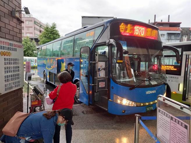 葛玛兰客运表示，宜兰往返花莲搭乘人数达平常的9成，疏运过程相当顺畅。（吴佩蓉摄）