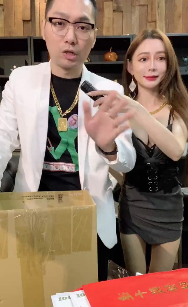 連千毅1日晚間開直播宣布5月會辦3場公益活動。（圖／FB@蘭庭精品）