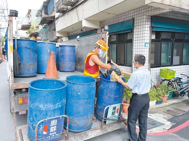 廚餘變黃金，新北生質能源中心計畫吸引不少廠商詢問，不僅可解決廚餘問題，也能發電。（新北市環保局提供／葉德正新北傳真）