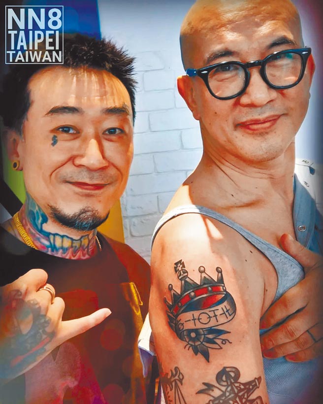 具俊曄（右）身上再添對大S「愛的印記」。（摘自IG）