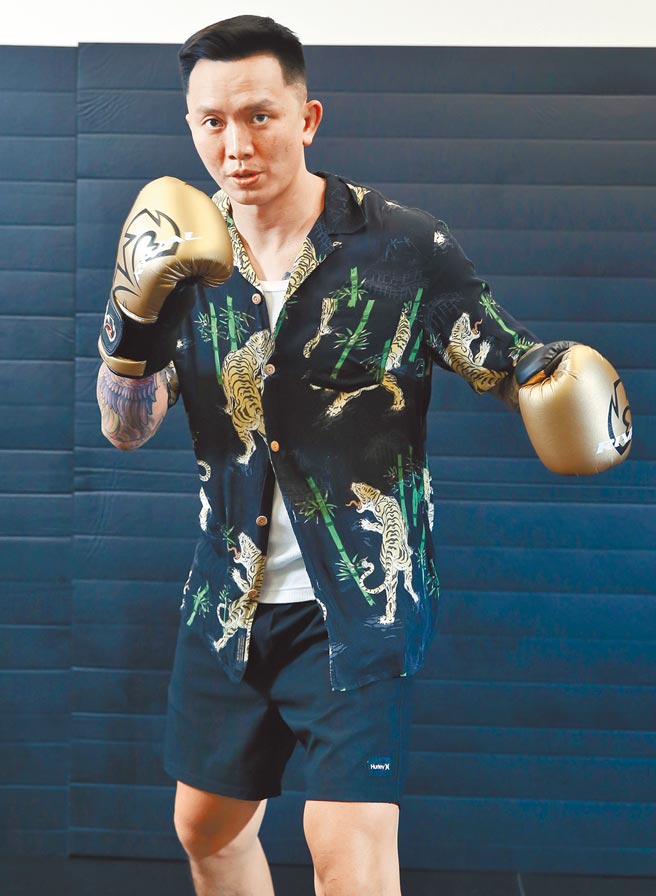 黃育仁10年前離開年薪600萬金融業，改當職業格鬥選手。 （陳俊吉攝）