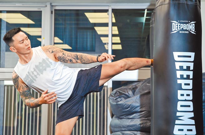 黃育仁目前與朋友合開工作室教課，生活漸漸上了軌道。（陳俊吉攝）