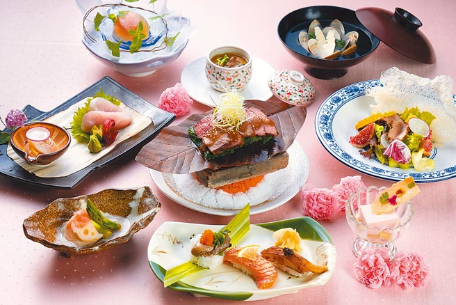 義大皇家酒店柳町日本料理以粉色為基底推出母親節套餐。（義大皇家酒店提供）