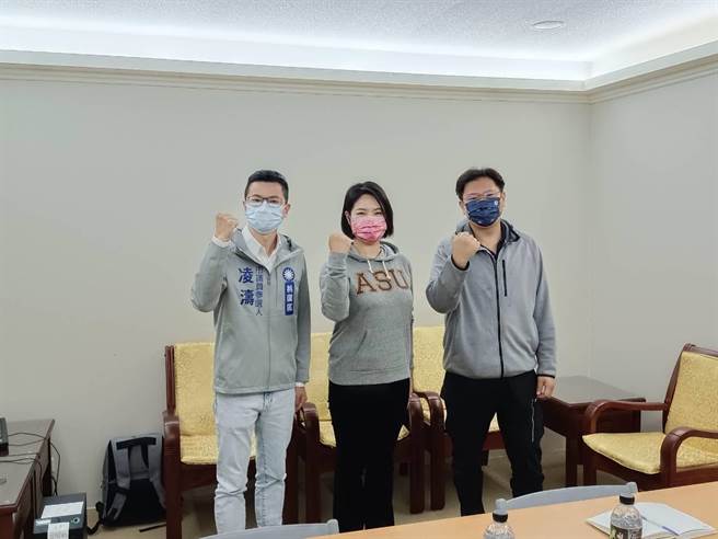 国民党桃园市第一选区市议员初选民调今天公布，参选人凌涛、张硕芳、吴家靖3人（由左至右）皆到场。(国民党桃园市党部提供／吕筱蝉桃园传真)