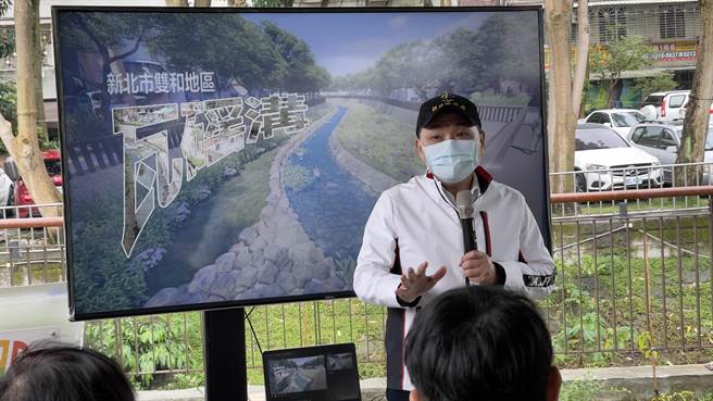 新北市长侯友宜今日视察中和瓦磘沟整治工程，期盼瓦磘沟2年内不再发臭。吕健豪摄