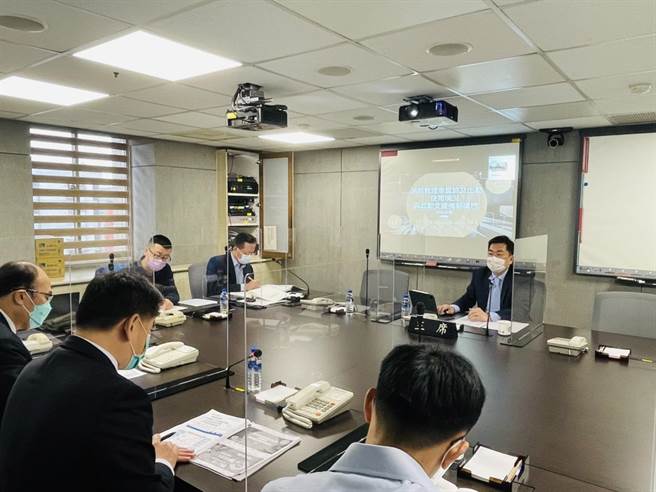 內政部次長陳宗彥今（2日）召集內政部、國防部、衛福部盤點消防、國軍救護量能，並邀請民間救護一同參與。（內政部提供）