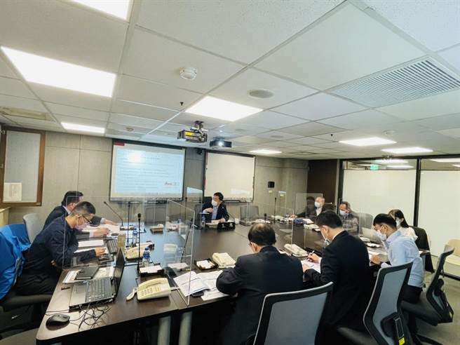 內政部次長陳宗彥今（2日）召集內政部、國防部、衛福部盤點消防、國軍救護量能，並邀請民間救護一同參與。（內政部提供）