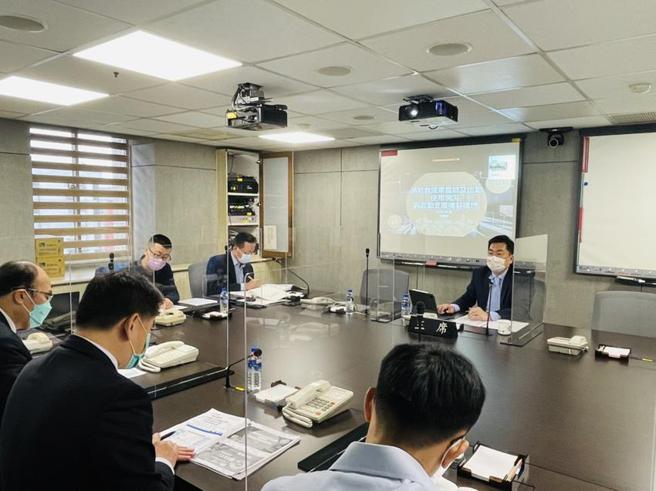 （内政部次长陈宗彦召集会议，盘点国军及民间救护力量。图／内政部提供）