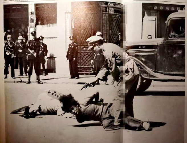 三立电视台2007年3月初播出《二二八走过一甲子》专题，多次播放当街开枪行刑的画面，旁边还打出「血染基隆港、码头屠杀纪实」字幕。这个画面，其实是国共内战期间，国民党军人在上海行刑的情形，与二二八事件毫无关系。（图文：郭冠英提供）