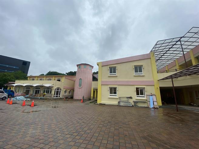 竹科首座非营利幼儿园「笃行非营利幼儿园」预计今年8月开学，园内设置11班，收托302位2岁至学龄前幼儿，工程人员正加紧赶工中。（陈育贤摄）