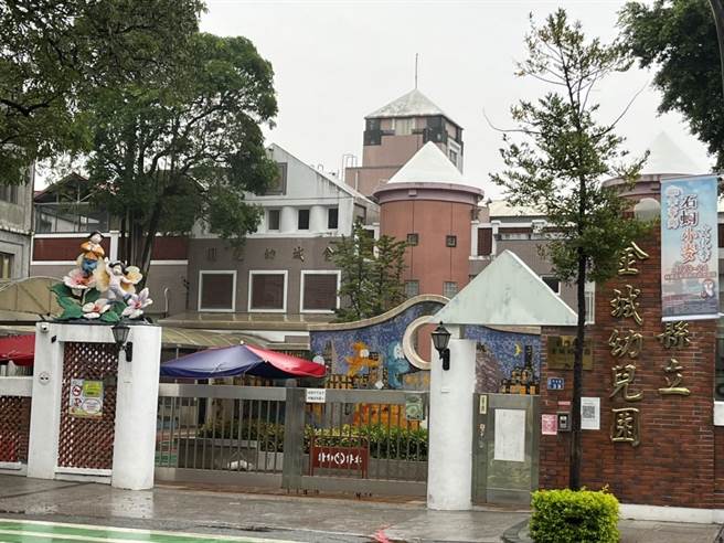 金门县府今天下午宣布自5/3至5/13，全县国小以下含公、私立幼儿园、托婴中心和安亲班停课10天，一律改採线上教学。（李金生摄）