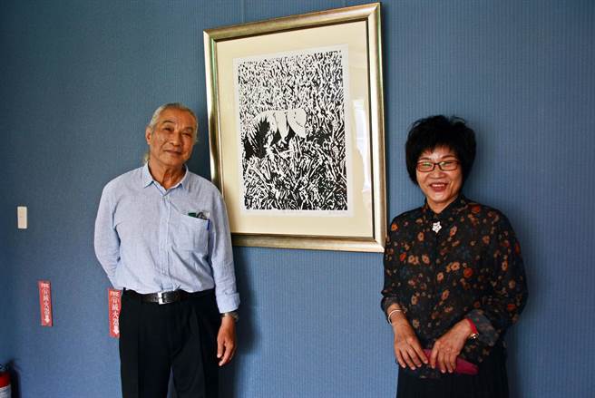 在丈夫刘震崑鼓励下，魏秀敏于艺术创作领域中找到另一片天。（林和生摄）