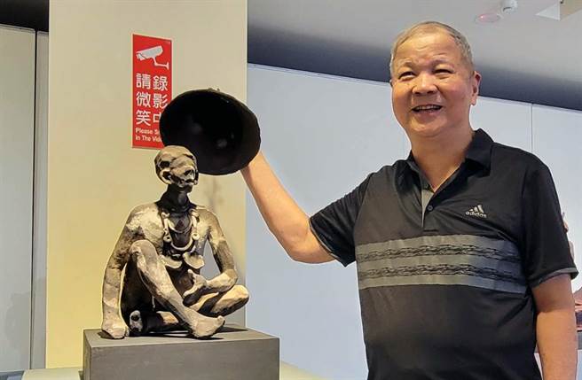 ▲80岁陶艺家李永明改良兰屿达悟族人「坑烧」方式，独一无二的作品令台湾陶艺界惊艷。（庄哲权摄）