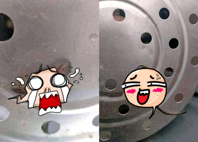 男子表示要蒸点心吃时，发现小老鼠卡在蒸笼洞口上，「哀怨」的模样让他PO网分享。（翻摄自脸书爆废公社）