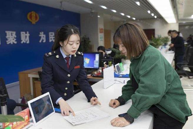 大陆财政部副部长许宏才表示，今年以来，各级财政部门保持适当支出强度，加快支出进度。（新华社）