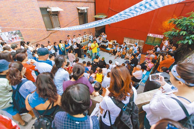 山海工作营2018年与在地居民共同打造「山海剧院」。（元智大学艺术与设计系·所提供／陈彩玲基隆传真）