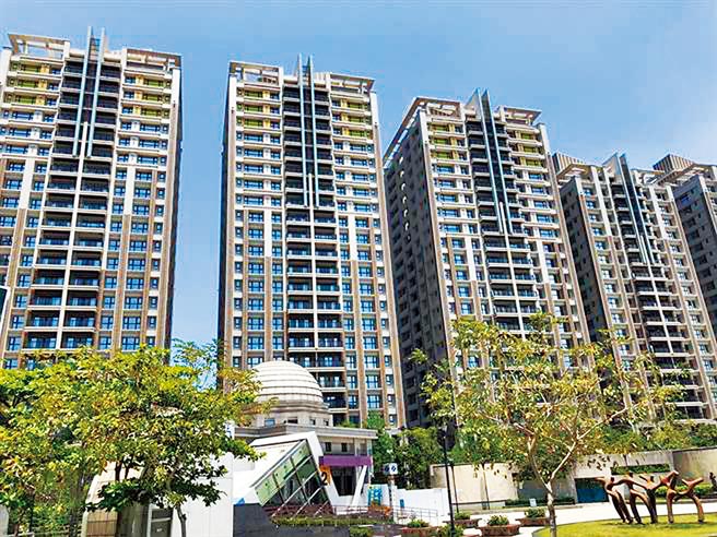 台北市捷运联开宅有上百格停车位閒置，租不出去还要付清洁费，挨批烧钱养蚊子。图为台北捷运芦洲站联开宅。（摘自台北市捷运局网站）