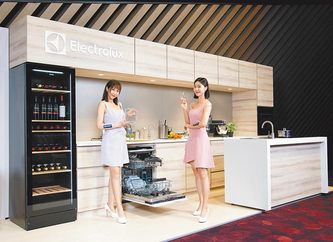 伊莱克斯带来全新极净呵护洗碗机全系列共10款机型，定价3万4900元起。（伊莱克斯提供）