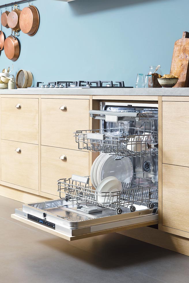 拥有140年歷史的义大利厨电艺术家「Bertazzoni 博塔隆尼」首度登台，引进了半崁式及独立式两款全新洗碗机，定价4万6000元。（嘉仪企业提供）