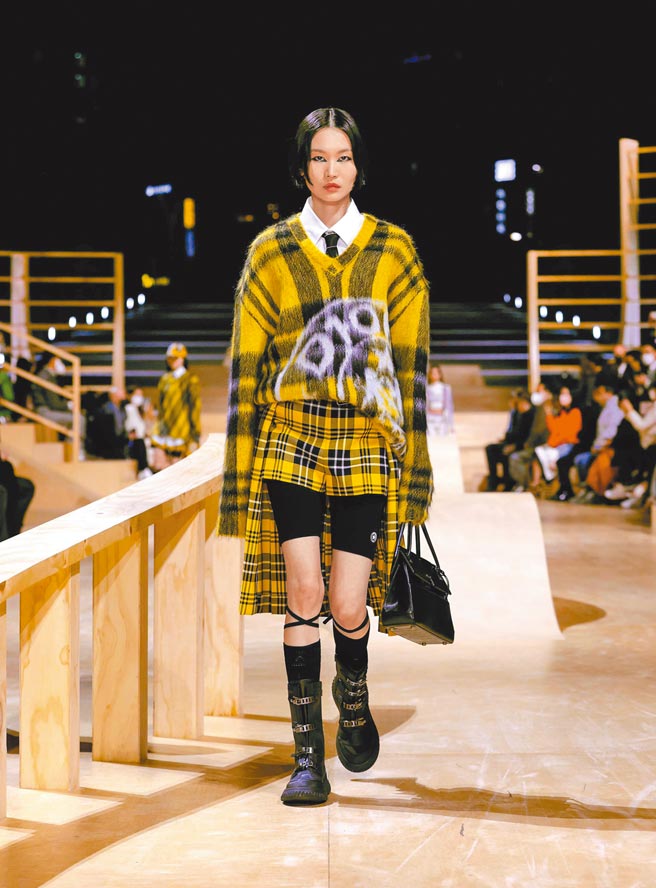 以女裝元素結合男性禮服剪裁，打造本季的自信輪廓。（Dior提供）