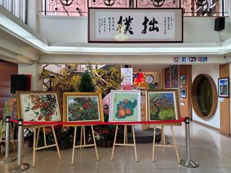 福壽山農場65周年慶 4進駐藝術家贈蘋果畫作