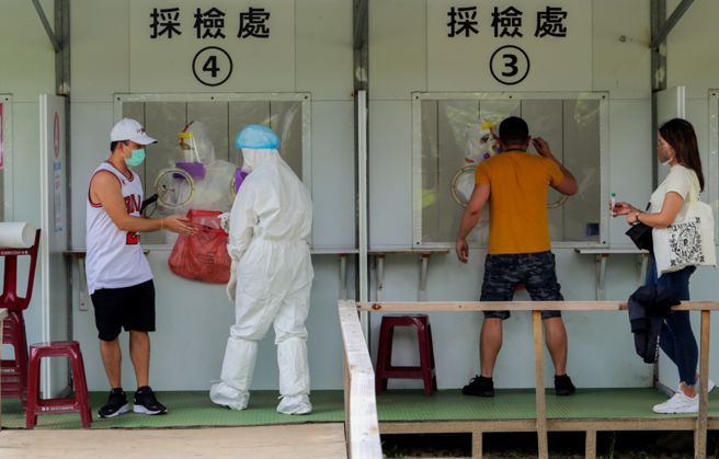 網友PO文怒轟「快篩陽卻隱匿」，造成周邊的人染疫風險大增。（示意圖。資料照）