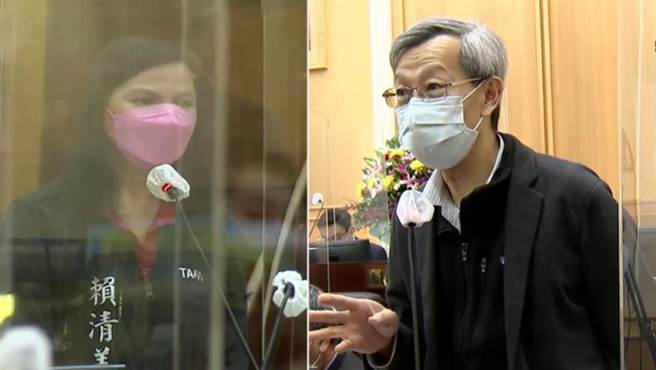 議員賴清美質詢打打莫德納疫苗好，還是ＢＮＴ，彰化縣衛生局長葉彥伯表示，效果都差不多，疫情升溫速度很快，有就要趕快去打。（吳敏菁攝）