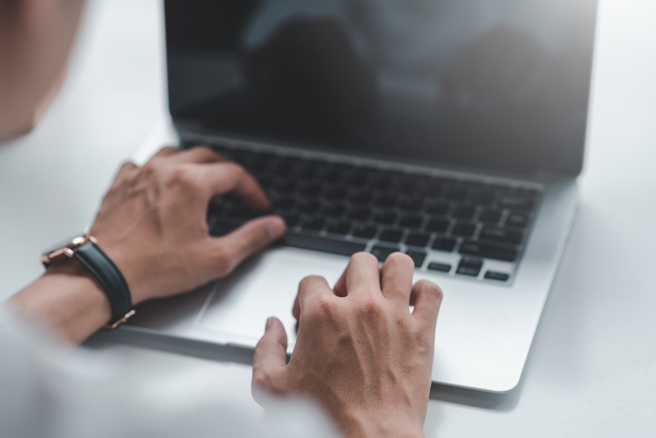 中研院过去曾分享抄袭的定义、种类，并说明避免抄袭的9大要点。（示意图/Shutterstock提供）