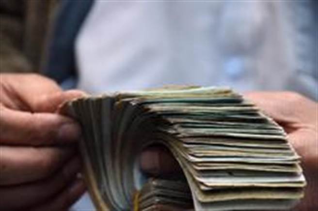 針對大陸財政政策，大陸財政部副部長許宏才表示，將加大力度紓困解難，著力穩住經濟。（新華社）