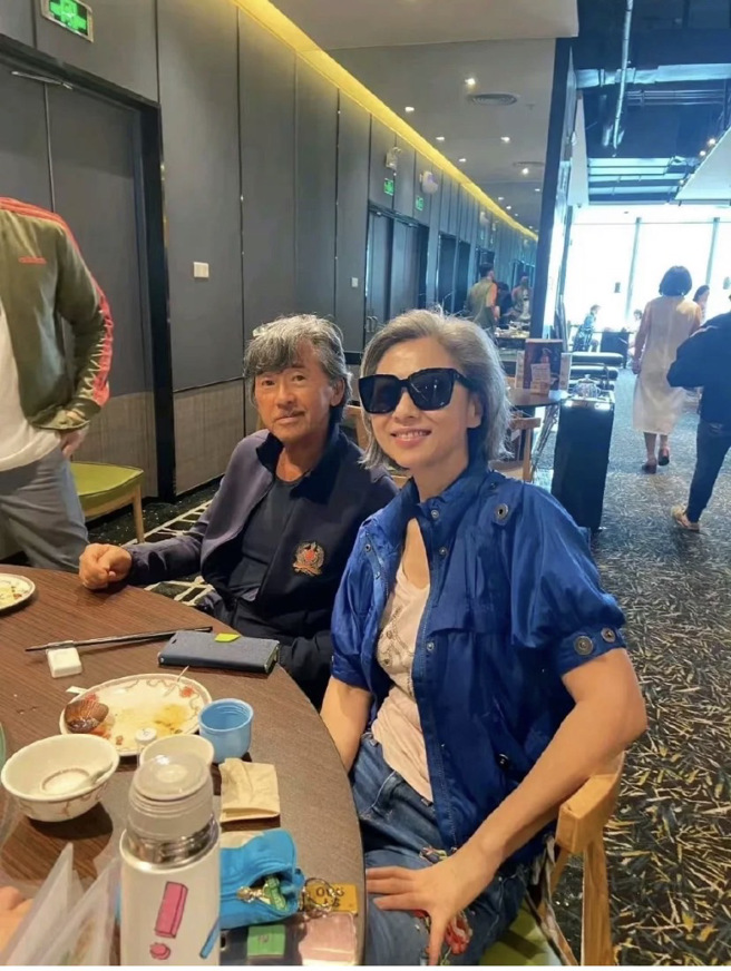 野生葉蒨文、林子祥用餐照。（圖／取材自小紅書）