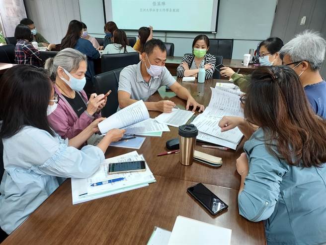 幫助「助人的人」向上提升，富宇慈善基金會攜手東海大學公益慈善與社會服務研究中心，開辦第一屆富宇東海「微星培力塾」。（東海大學提供／盧金足台中傳真）