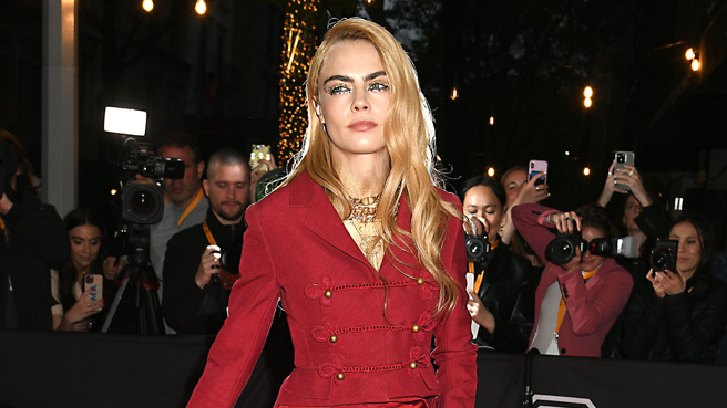 时尚超模卡拉迪乐芬妮（Cara Delevingne）在红毯上大方脱衣成为全场焦点。（图／达志影像）