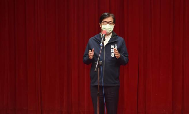 高雄市长陈其迈今（3）日再度灭火指「这是错误讯息」，目前尚未定案，三地点评估中，强调不会影响原有学区、社区学生受教权。（柯宗纬翻摄）