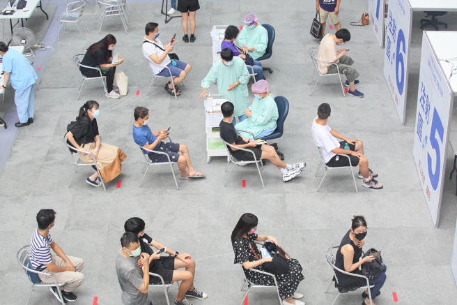 指挥中心今天公布全国各县市65岁以上长者疫苗接种率，其中以连江县第3剂接种率最高。（图／示意图，记者张铠乙摄影）