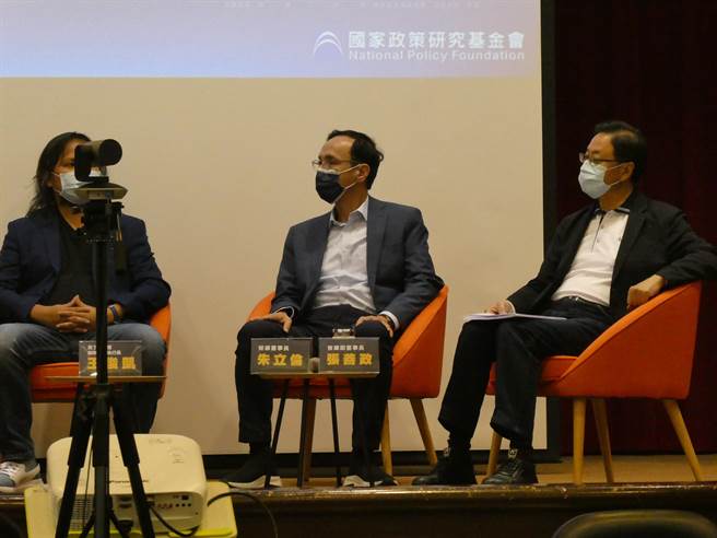 迎战年底县市长选举，国民党提名作业进深水区，引发争议的桃园市长提名最受关注。国民党主席朱立伦今表示，桃园市长选举提名没有特定时程，但总是要把地方大家做的愈圆满愈好，最近疫情很严重，所有民眾都很关系防疫工作。(周志豪摄)